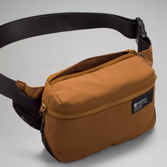 🆕 NWT lululemon clean lines belt bag 2L - burnt caramel/black - Picture 11 of 13